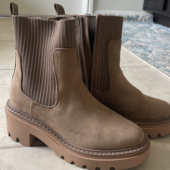 COPY - Like new! Universal Thread - Women's Kyrie Chunky Heel Ankle Sock Boots - Picture 1 of 7